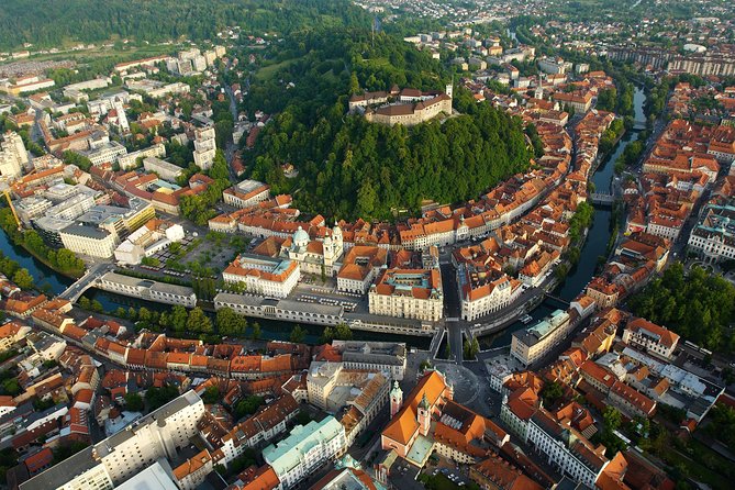 Best of Ljubljana, Classical walking tour of Capital city - Meeting at Kongresni trg 12 and what the tour setup means