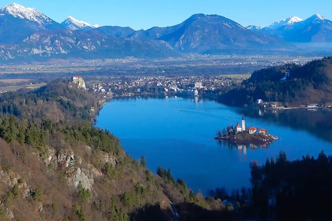 Enjoy the boat ride on Lake Bled and Castle - Lake Bled by pletna boat: the traditional route to the island church