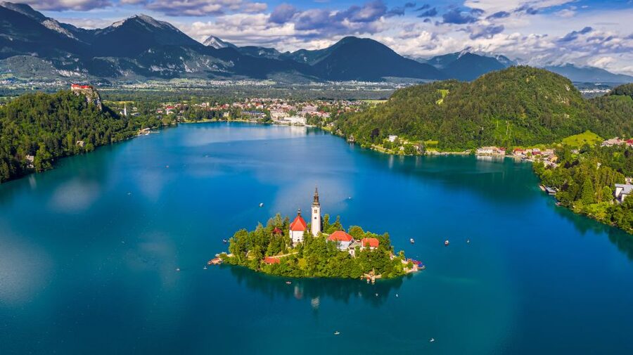 From Ljubljana: Postojna Cave, Predjama Castle and Lake Bled - Lake Bled viewpoints and the castle climb