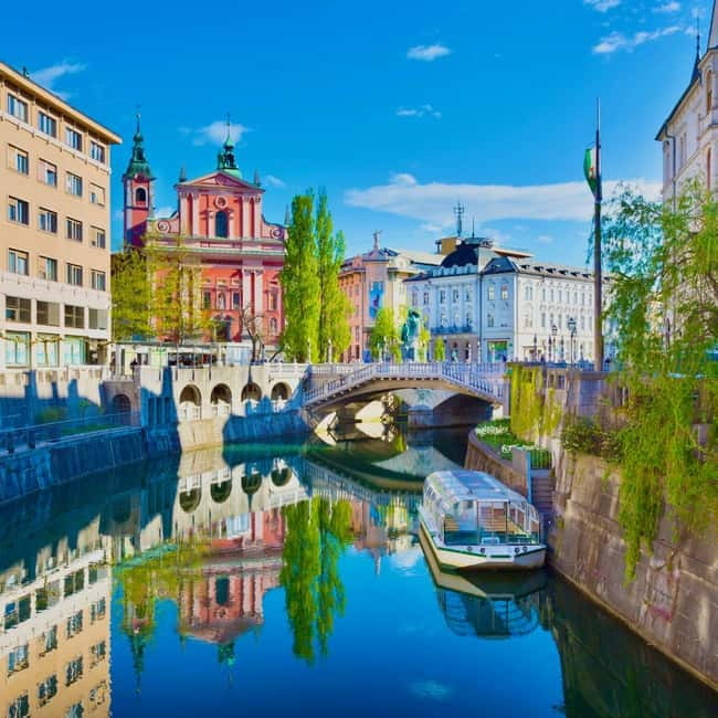 From Trieste: Ljubljana and Lake Bled - The bus ride: where the guide sets expectations