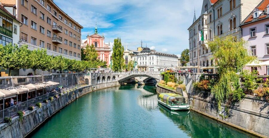 From Vienna: Private Day Tour of Ljubljana and Lake Bled - Door-to-door Vienna to Ljubljana, minus the stress