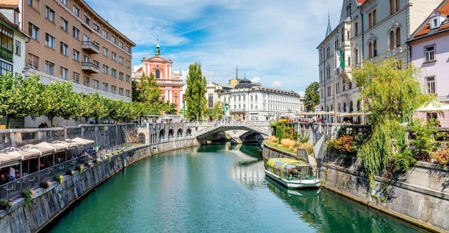 From Vienna: Private Day Tour of Ljubljana and Lake Bled - A short old-town walk and lunch time that you control
