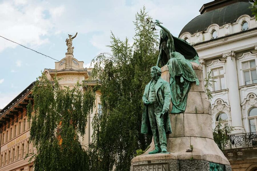 From Zagreb: Ljubljana, Postojna Cave & Predjama Castle Tour - What to wear and bring for a smoother cave day