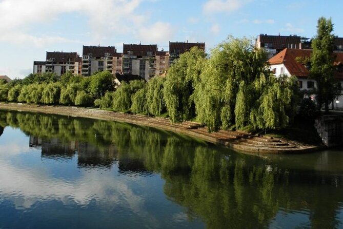 Guided Boat Tour in Ljubljana - Dragon Bridge and Shoemaker’s Bridge, where photos can get tricky