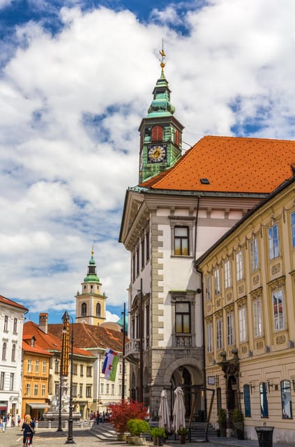 Ljubljana: 2h walking tour with local guide - Key highlights worth planning around