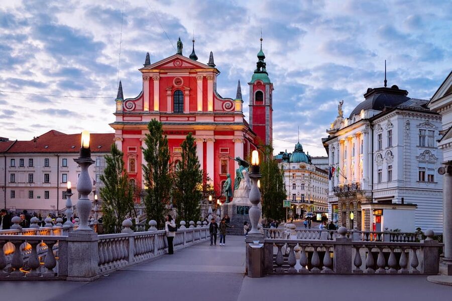 Ljubljana: 2h walking tour with local guide - Starting at Prešern Square, Ljubljana’s best orientation point