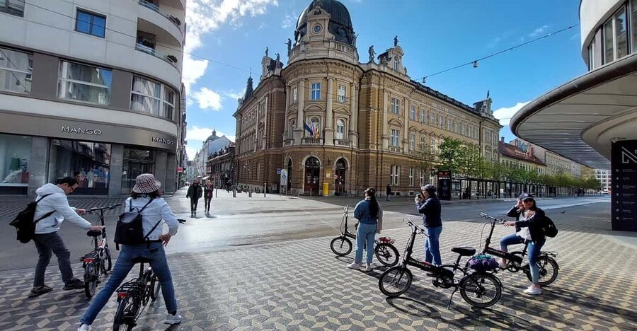 Ljubljana by E-Bike: Guided City Highlights Tour - Old Town Sights and the Ljubljanica River Loop