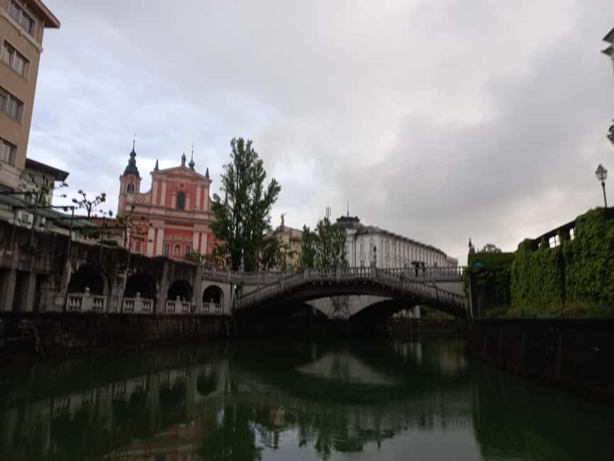 Ljubljana castle on foot :) con guida in italiano - Cobbler’s Bridge and the river-crossing moments