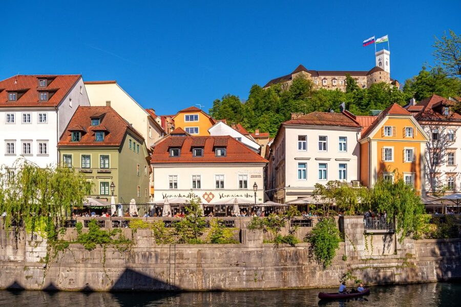 Ljubljana: Guided Walk & Funicular Ride to Ljubljana Castle - Starting at the Town Hall, where Ljubljana tells its story