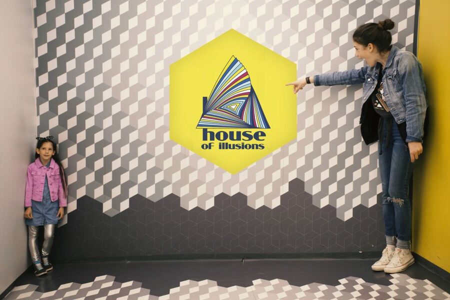 Ljubljana: House of Illusions Entrance Ticket - Disco Room and Sensory Fun: Where Lighting Turns Play Up