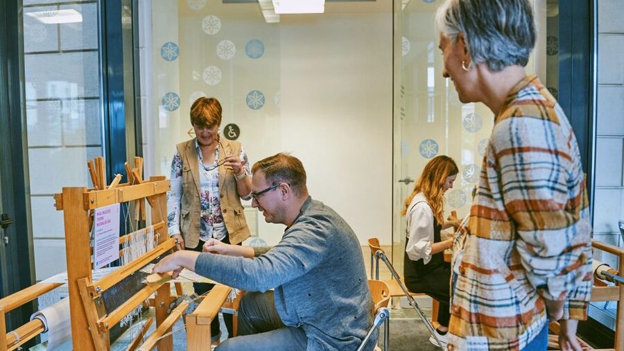 Ljubljana: Interactive Workshop with Experienced Weaver - Languages, group size, and the best fit for different travelers