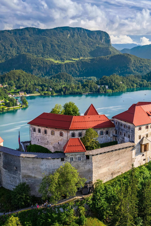 Ljubljana: Lake Bled, Postojna Cave, and Predjama Day Tour - Predjama Castle: a cliff fortress with the knight Erazem legend