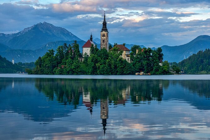 Ljubljana & Lake Bled (up to 8 persons) - Lake Bled boat ride plus castle backdrop: what to expect on the water