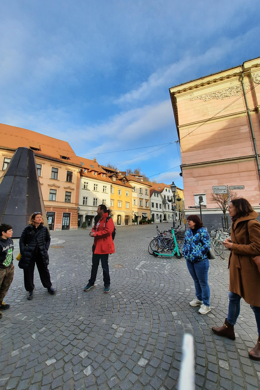Ljubljana: Private tour to discover the city of dragons - Mestna hiša again, plus Herkulov vodnjak for symbolism that feels human