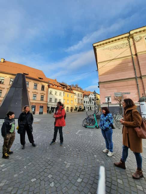 Ljubljana: Private tour to discover the city of dragons - Where it starts: Mestni trg 2 and the town hall backdrop