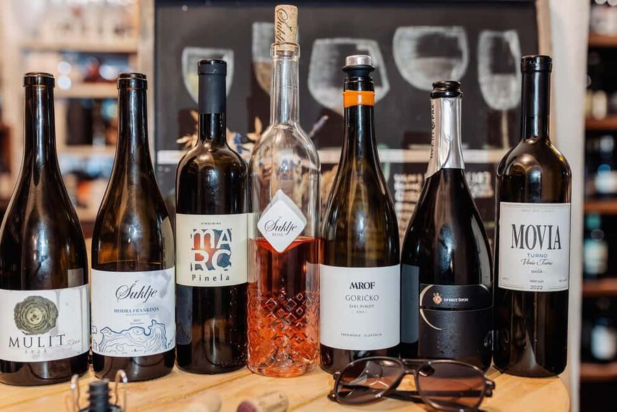Ljubljana: Slovenian Wine Tasting at Wine Bar Šuklje - The 2-hour flow in a small group: what your evening looks like