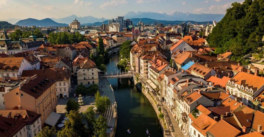 Ljubljana: Stand-Up Paddle Boarding Tour - Learning SUP basics on stable boards (and not getting stressed)