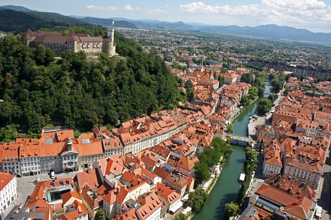 Ljubljana Tourist Card - Ljubljana Castle: Funicular Return and Multiple Included Experiences