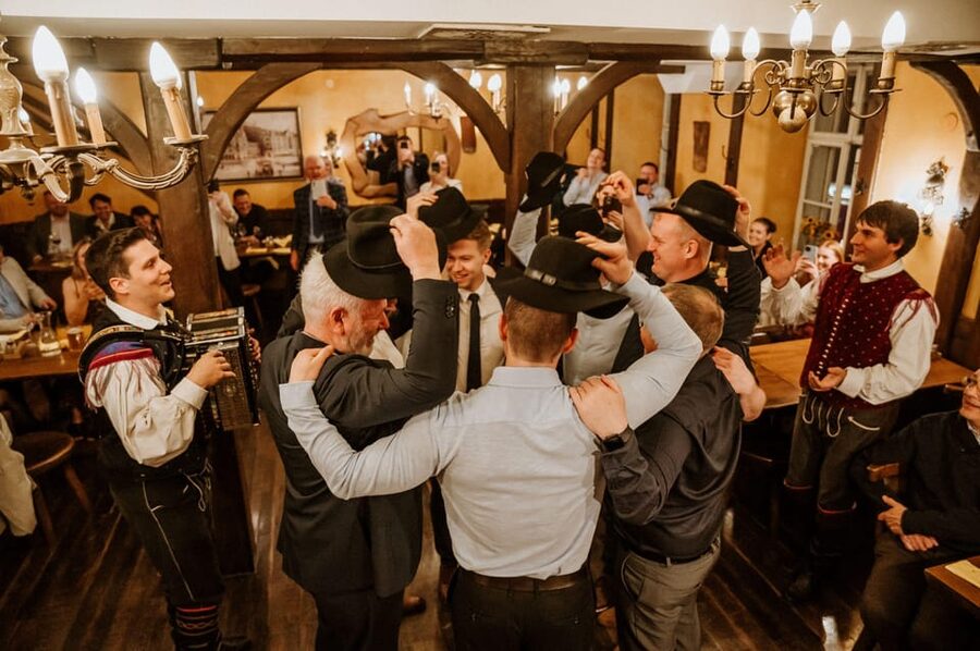 Ljubljana: Traditional Slovenian Dinner and Show - Welcome schnapps and škl ojce: the flavor start that sets the tone