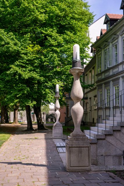 Ljubljana: UNESCO cultural heritage tour - Bridges and Plečnik lamps: the counting game that makes details stick