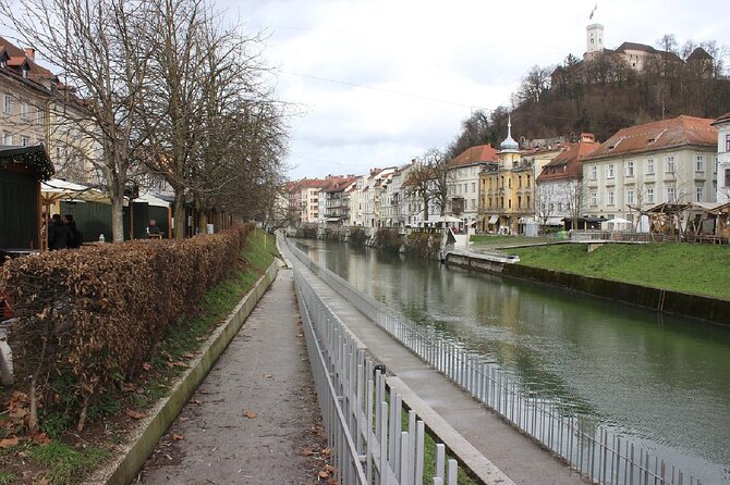 Ljubljana Walking Tour: Explore Top Sights & Hidden Gems - Robbov vodnjak: The River-God Fountain That Sets the Tone
