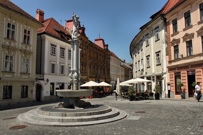 Old Town and Castle Group Tour in Ljubljana - Gornji Trg, Ljubljana’s oldest road, and 16th-century houses