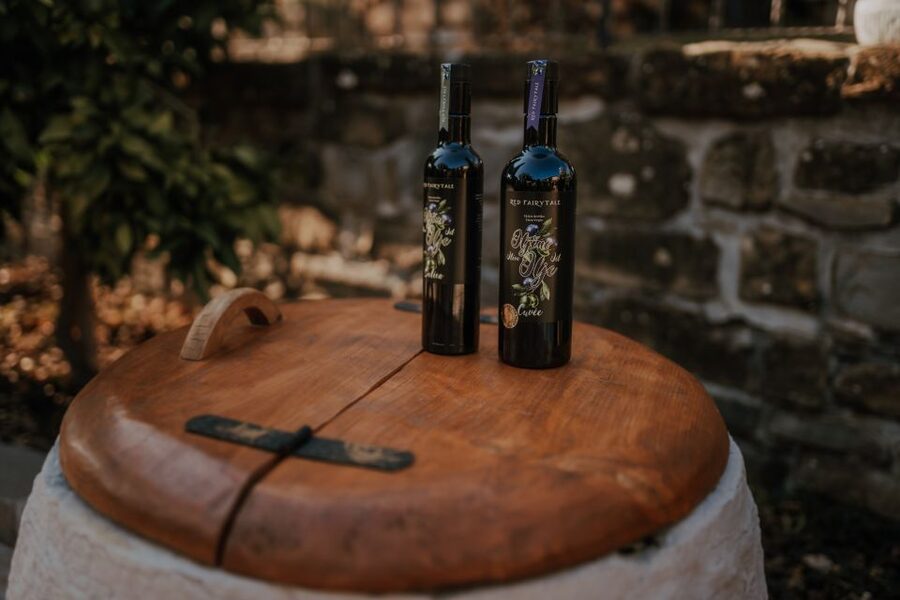Olive Oil Tasting a Journey of Flavors and Aromas - What you eat and drink, and how it supports the tasting
