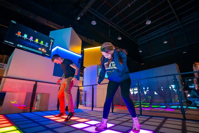 Pixel Game Viral Attraction in WOOP! ARENA - How the Lighted-Floor Gameplay Works (and why it feels viral)