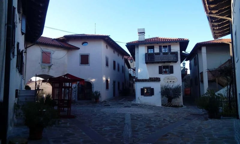 Šmartno: Village Walking Tour with Local Guide - Meeting Point at the Big Round Tower