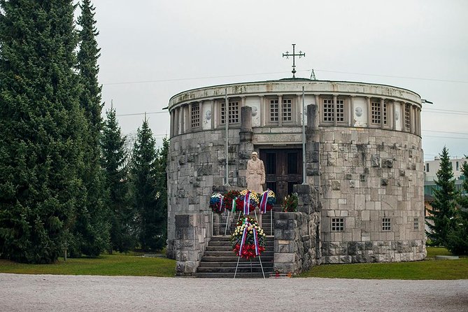 The Deadly Walk - Ljubljana Cemetery Tour - Starting at Žale: calm logistics that make the walk easier