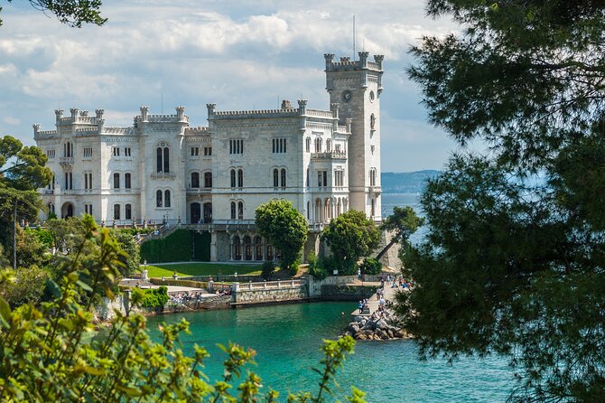 Transfer from Ljubljana to Trieste or vice versa - Price and value: $238.26 per group up to 3
