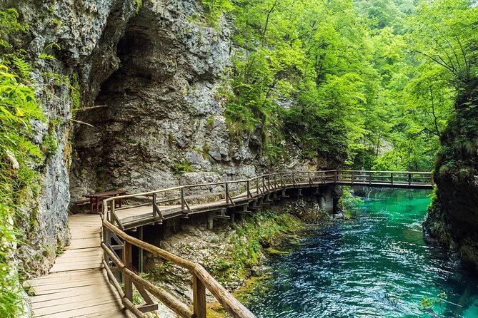 Vintgar gorge e-bike trip self-guided - The ride to Vintgar Gorge: easy effort, big scenery